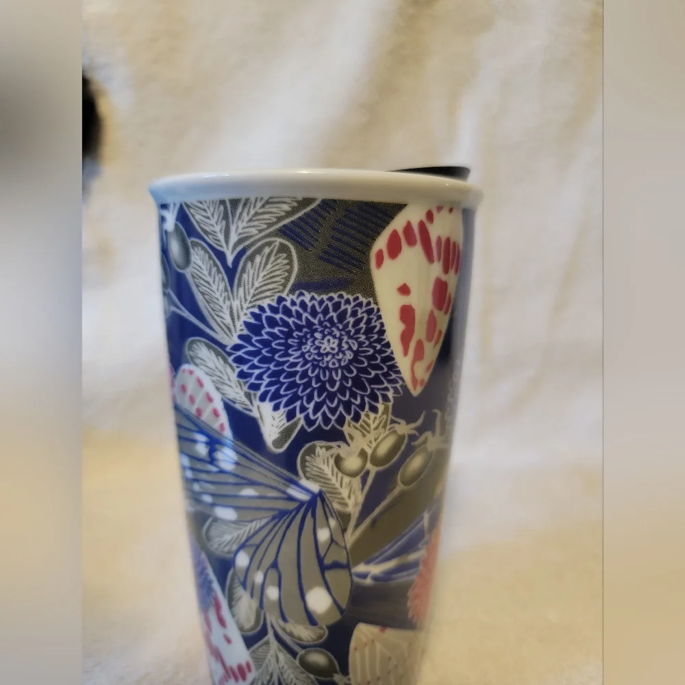 2018 Starbucks Blue, Gray and‎ Pink Flowers on a Crematic 12 fl tumber